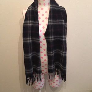 Burberry 100% cashmere scarf